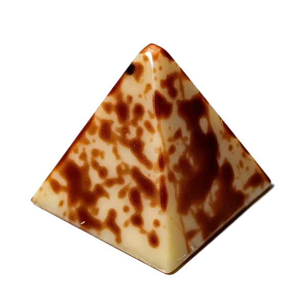 Bailey's: driehoekige lichte bonbon met bruine spikkels