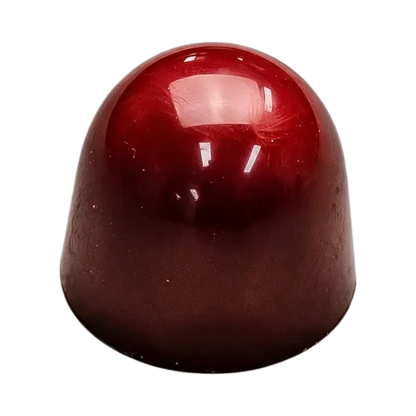 Caramel zeezout: glanzende donkerrode ronde bonbon