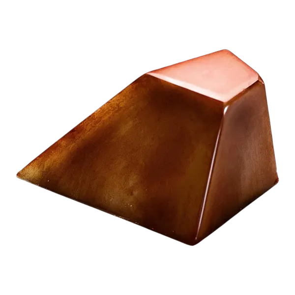 Butterscotch: driehoekige bruine bonbon met een lichtroze bovenkant
