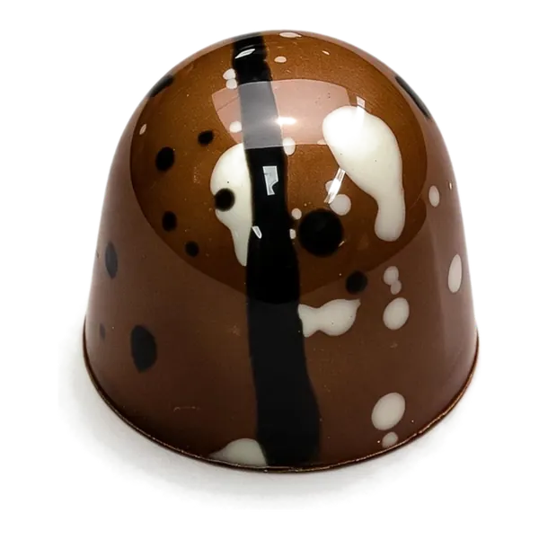 Koekjes praline: bruine ronde bonbon met een witte chocoladedruppel